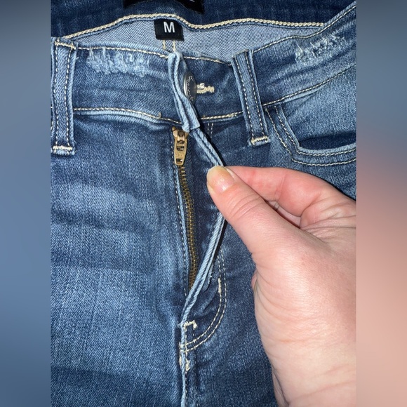 Judy Blue Destroyed Cut-Off Bermuda Shorts 182133 Size Medium - Picture 6 of 9